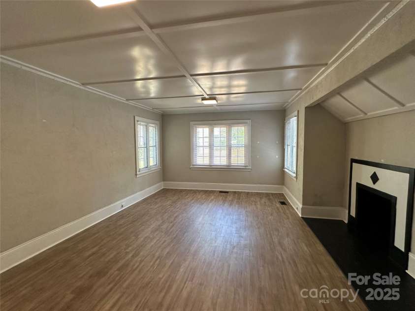 65 Westover Drive, Asheville, NC 28801.  MLS# CAR4290558, YatesRealty ID 34637. 