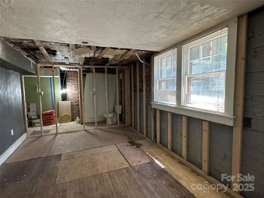 65 Westover Drive, Asheville, NC 28801.  MLS# CAR4290558, YatesRealty ID 34637. 