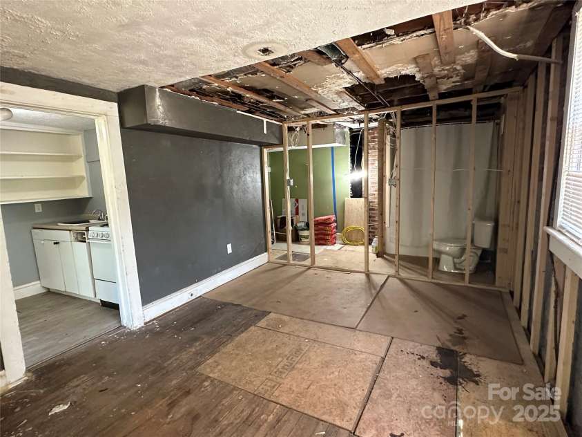 65 Westover Drive, Asheville, NC 28801.  MLS# CAR4290558, YatesRealty ID 34637. 