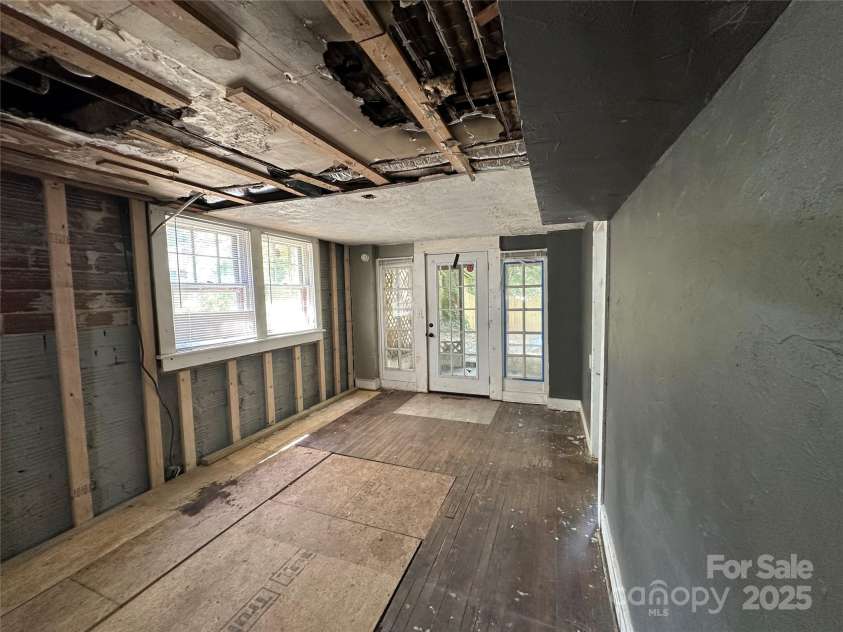 65 Westover Drive, Asheville, NC 28801.  MLS# CAR4290558, YatesRealty ID 34637. 