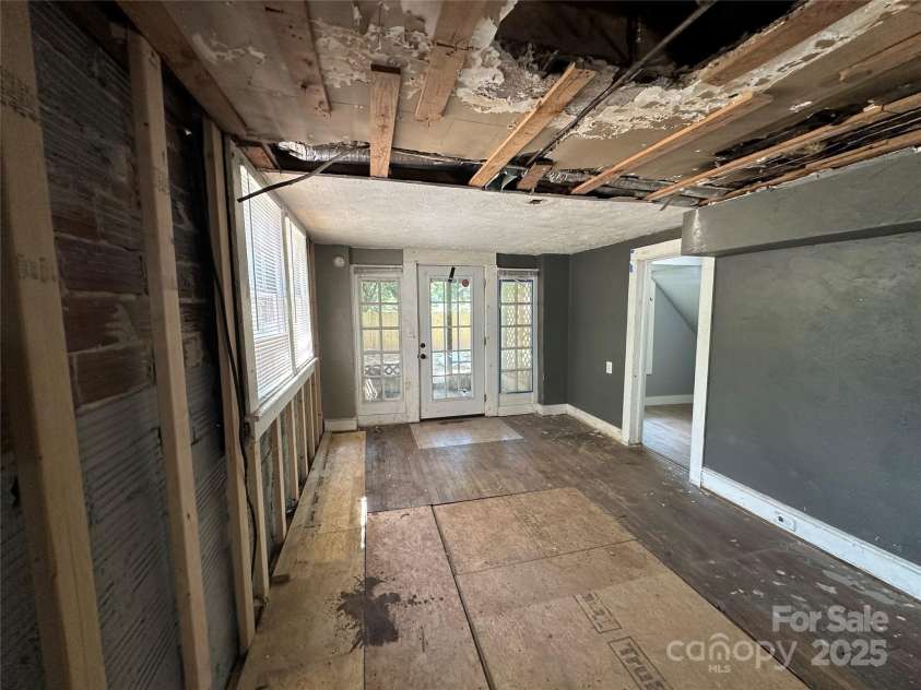 65 Westover Drive, Asheville, NC 28801.  MLS# CAR4290558, YatesRealty ID 34637. 