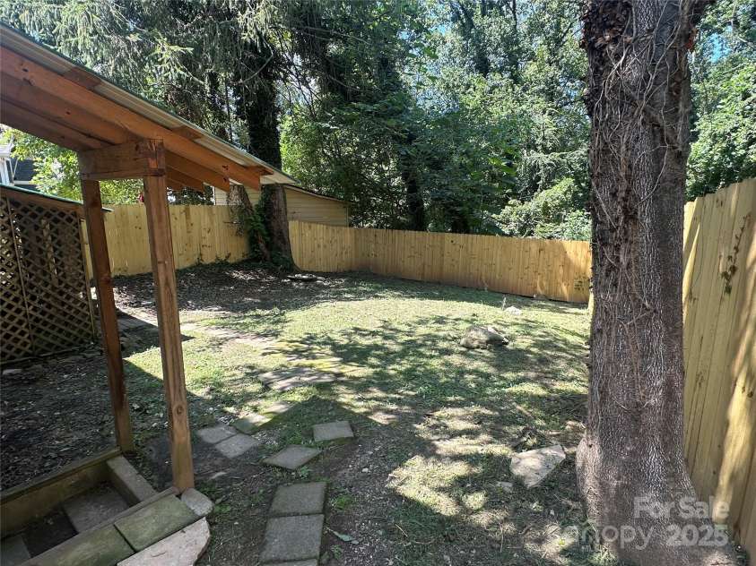 65 Westover Drive, Asheville, NC 28801.  MLS# CAR4290558, YatesRealty ID 34637. 