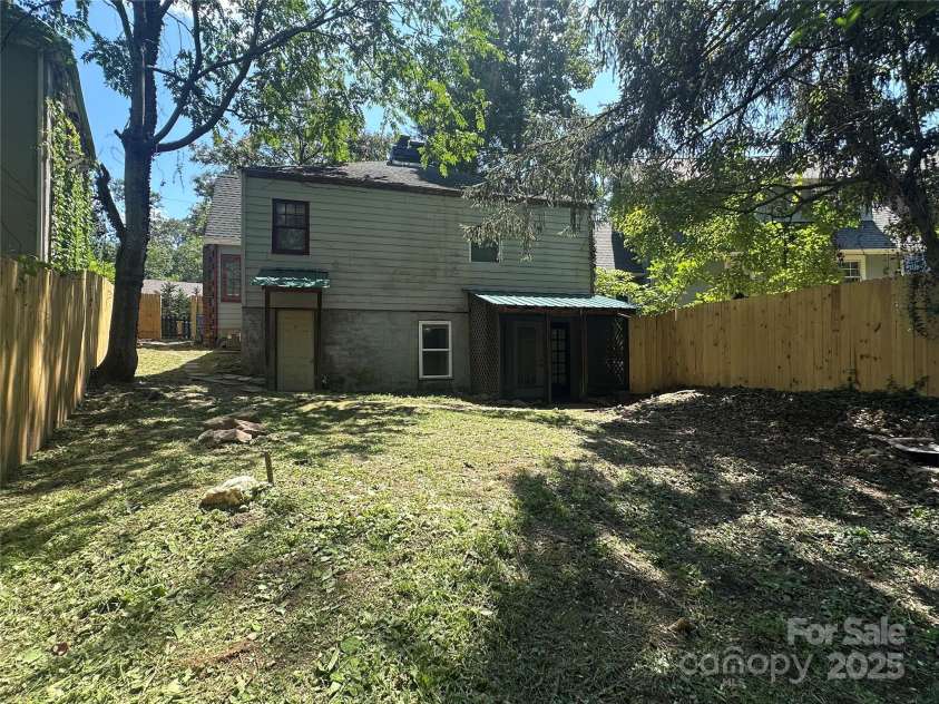 65 Westover Drive, Asheville, NC 28801.  MLS# CAR4290558, YatesRealty ID 34637. 