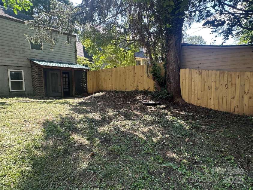 65 Westover Drive, Asheville, NC 28801.  MLS# CAR4290558, YatesRealty ID 34637. 