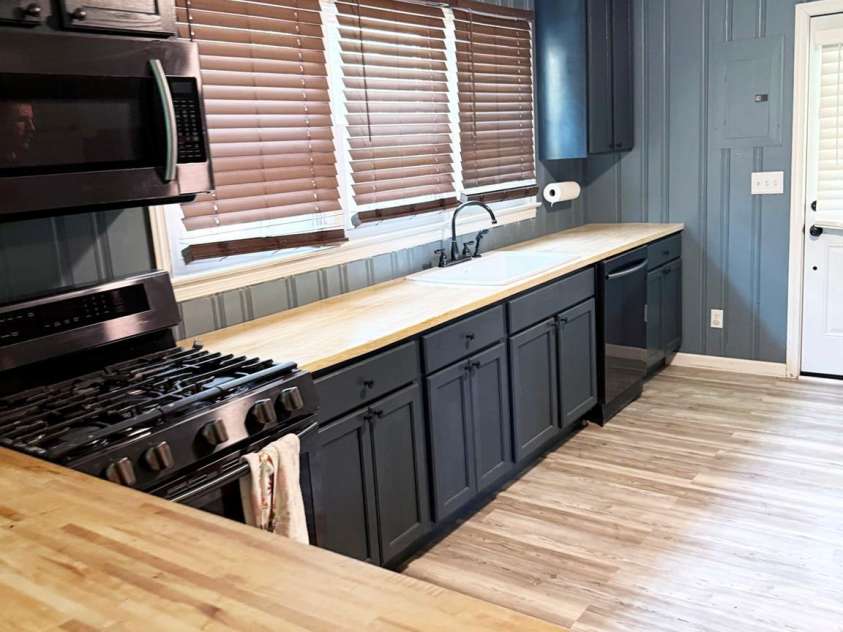 1556 Sam Smith Road, Fort Mill, SC 29708.  MLS# CAR4279108, YatesRealty ID 34638. Kitchen view from bar/counter