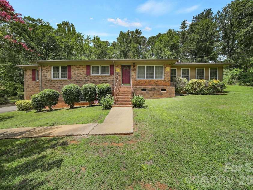 2171 Emma Circle, Lancaster, SC 29720.  MLS# CAR4399588, YatesRealty ID 34638. 