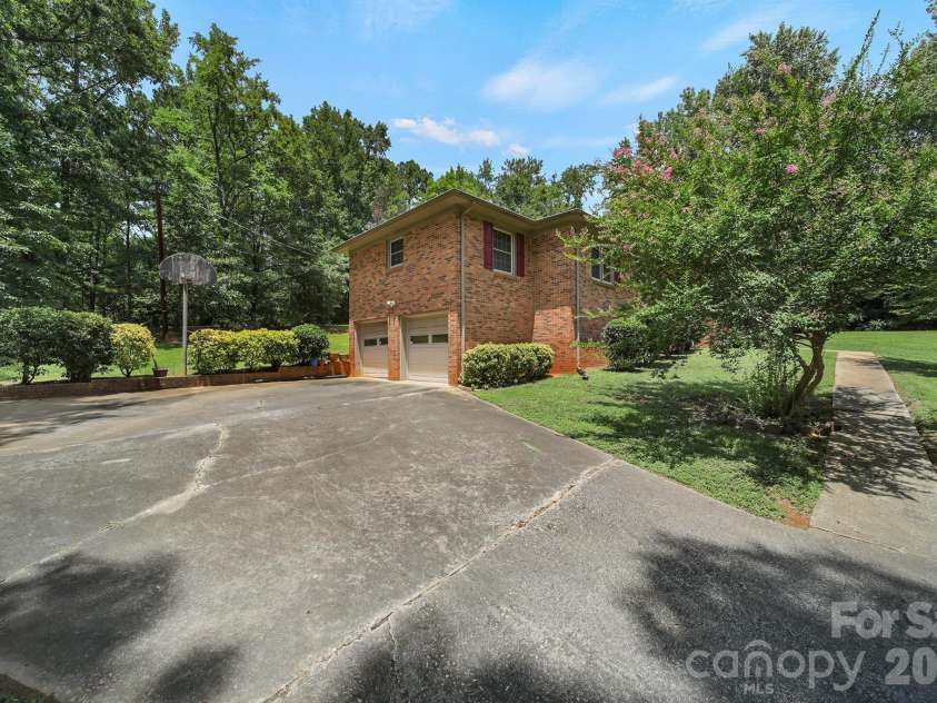2171 Emma Circle, Lancaster, SC 29720.  MLS# CAR4399588, YatesRealty ID 34638. 