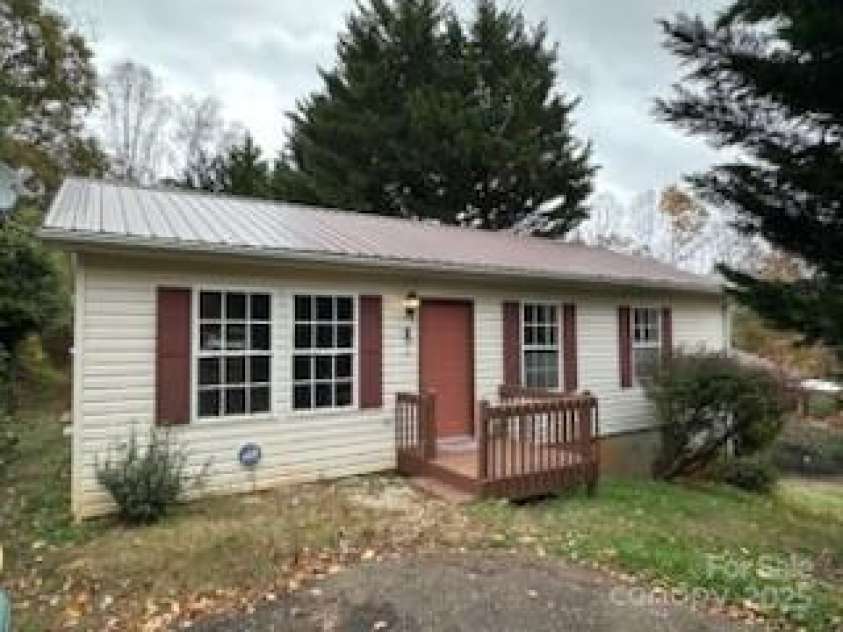 39 Vine Street, Woodfin, NC 28804.  MLS# CAR4285298, YatesRealty ID 34639. 