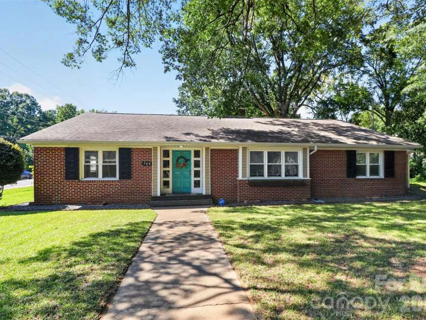 704 Lancaster Avenue, Monroe, NC 28112.  MLS# CAR4399672, YatesRealty ID 34639. 