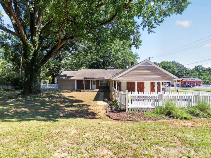 704 Lancaster Avenue, Monroe, NC 28112.  MLS# CAR4399672, YatesRealty ID 34639. 