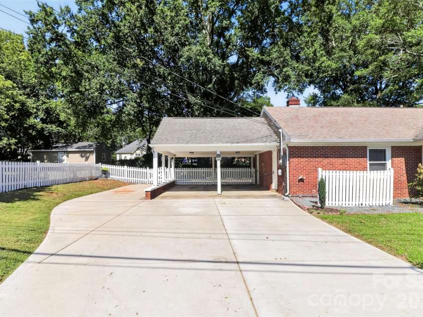 704 Lancaster Avenue, Monroe, NC 28112.  MLS# CAR4399672, YatesRealty ID 34639. 