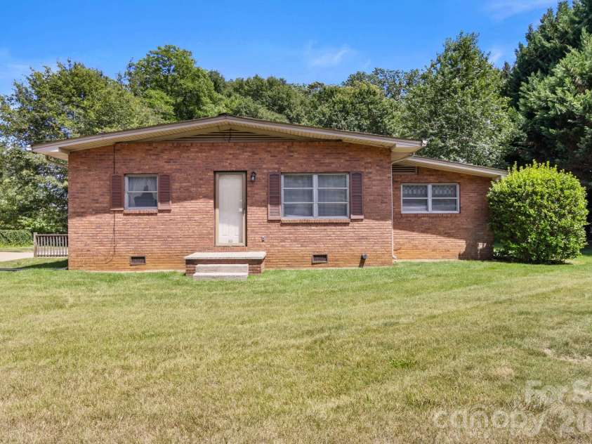 201 Peach Street, Shelby, NC 28150.  MLS# CAR4397946, YatesRealty ID 34640. 