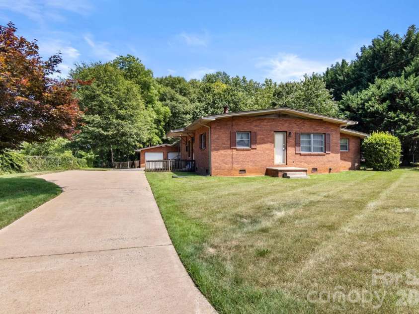 201 Peach Street, Shelby, NC 28150.  MLS# CAR4397946, YatesRealty ID 34640. 