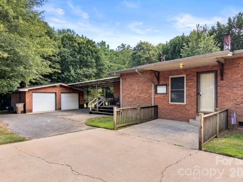 201 Peach Street, Shelby, NC 28150.  MLS# CAR4397946, YatesRealty ID 34640. 