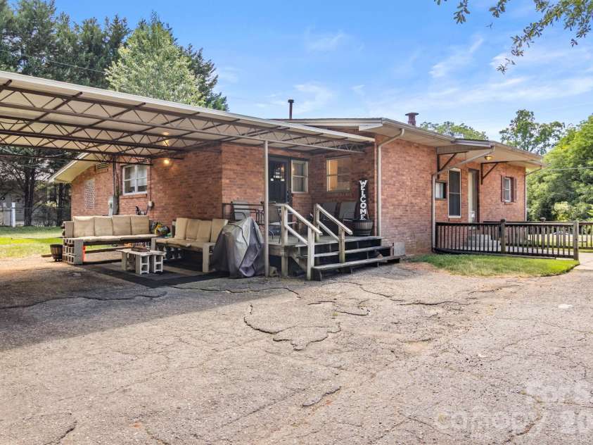 201 Peach Street, Shelby, NC 28150.  MLS# CAR4397946, YatesRealty ID 34640. 