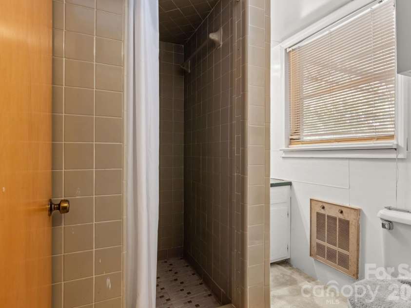 201 Peach Street, Shelby, NC 28150.  MLS# CAR4397946, YatesRealty ID 34640. 