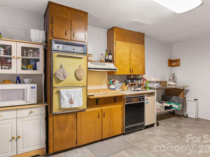 201 Peach Street, Shelby, NC 28150.  MLS# CAR4397946, YatesRealty ID 34640. 