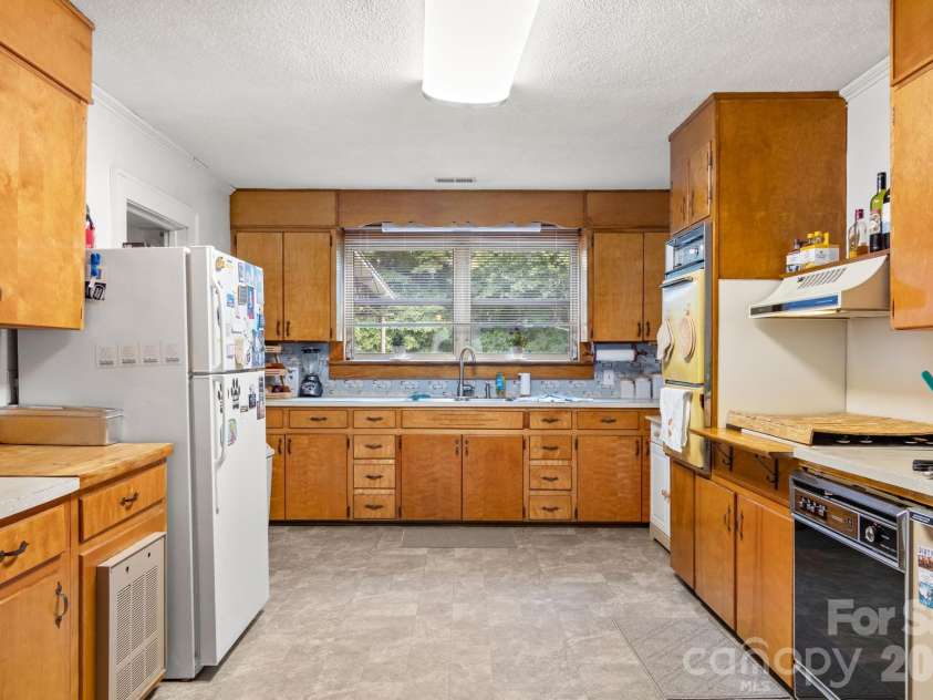 201 Peach Street, Shelby, NC 28150.  MLS# CAR4397946, YatesRealty ID 34640. 