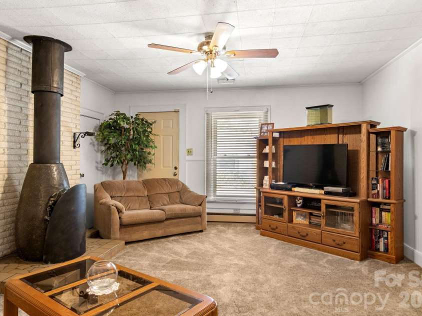 201 Peach Street, Shelby, NC 28150.  MLS# CAR4397946, YatesRealty ID 34640. 