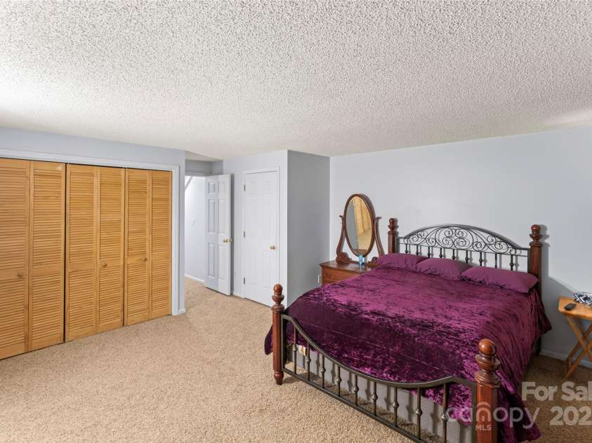 9614 Green Gable Court, Charlotte, NC 28270.  MLS# CAR4294341, YatesRealty ID 34640. Basement, large bedroom 