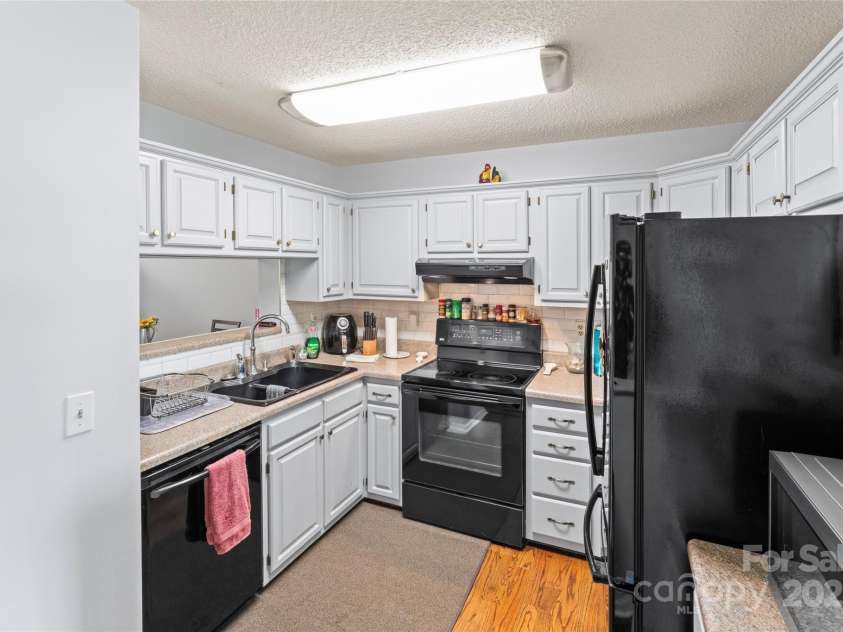 9614 Green Gable Court, Charlotte, NC 28270.  MLS# CAR4294341, YatesRealty ID 34640. Kitchen 