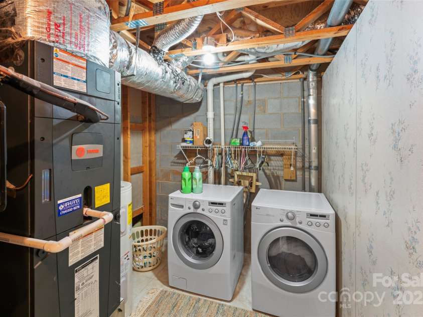 9614 Green Gable Court, Charlotte, NC 28270.  MLS# CAR4294341, YatesRealty ID 34640. Utility room