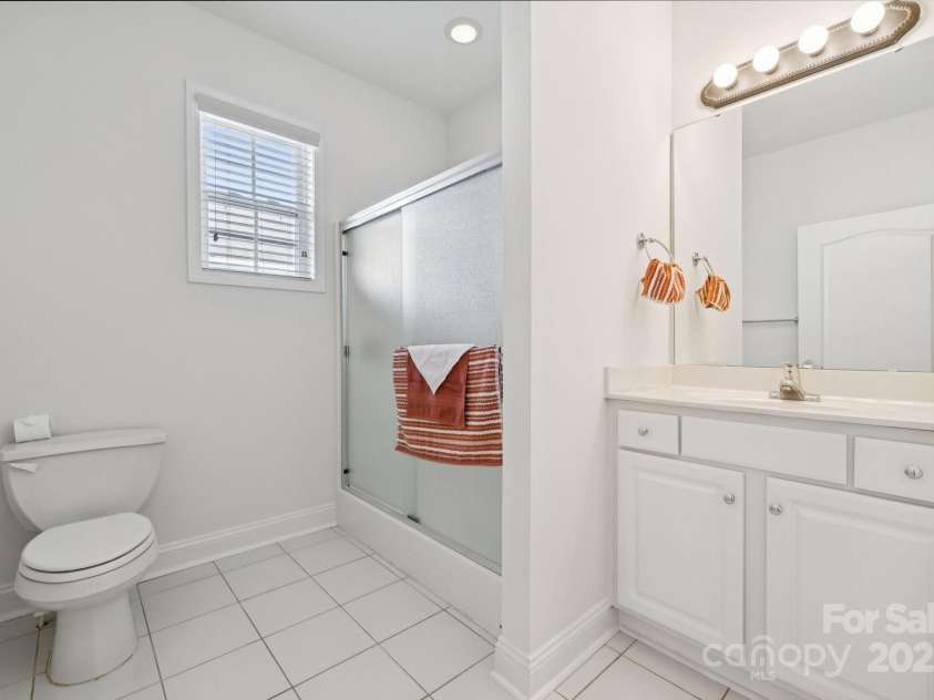 10011 Bishops Gate Boulevard, Pineville, NC 28134.  MLS# CAR4281980, YatesRealty ID 34641. Bathroom