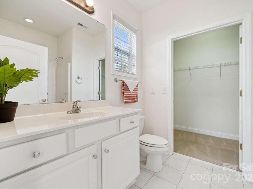 10011 Bishops Gate Boulevard, Pineville, NC 28134.  MLS# CAR4281980, YatesRealty ID 34641. Primary Bathroom