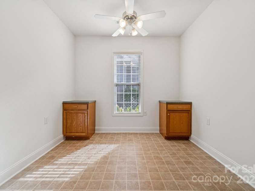 10011 Bishops Gate Boulevard, Pineville, NC 28134.  MLS# CAR4334475, YatesRealty ID 34641. Dinette area/Flex area