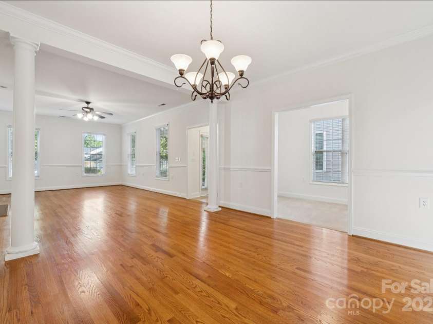 10011 Bishops Gate Boulevard, Pineville, NC 28134.  MLS# CAR4334475, YatesRealty ID 34641. Dining room