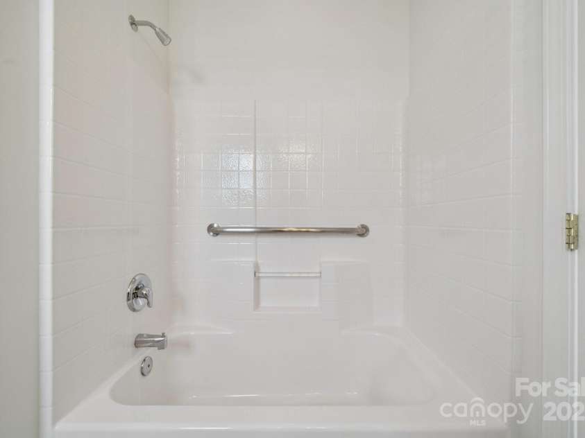 10011 Bishops Gate Boulevard, Pineville, NC 28134.  MLS# CAR4334475, YatesRealty ID 34641. Primary bathroom