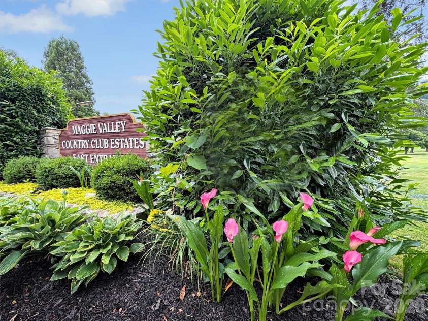 245 Greenview Drive, Maggie Valley, NC 28751.  MLS# CAR4397878, YatesRealty ID 34641. 