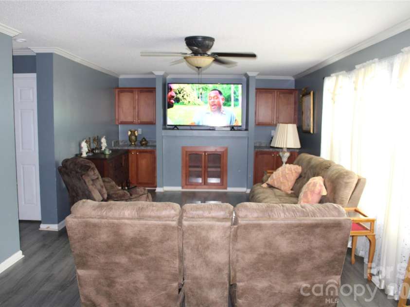1617 Ruby Road, Hartsville, SC 29550.  MLS# CAR4396167, YatesRealty ID 34642. 