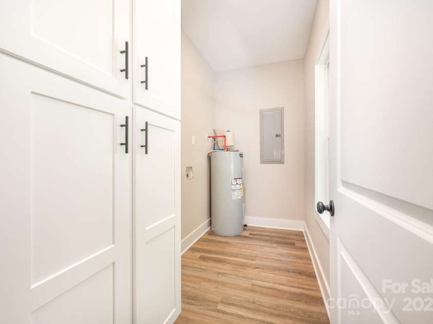 237 Hall Street, Salisbury, NC 28144.  MLS# CAR4296155, YatesRealty ID 34643. Laundry Room