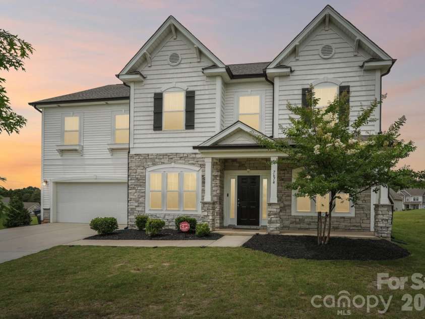 7674 Fenn Way, Fort Mill, SC 29707.  MLS# CAR4396473, YatesRealty ID 34643. 