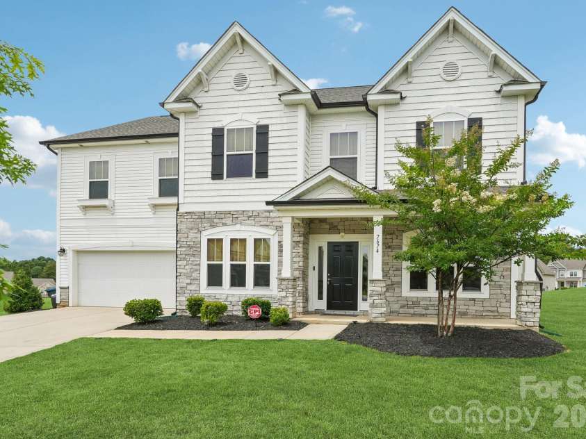 7674 Fenn Way, Fort Mill, SC 29707.  MLS# CAR4396473, YatesRealty ID 34643. 