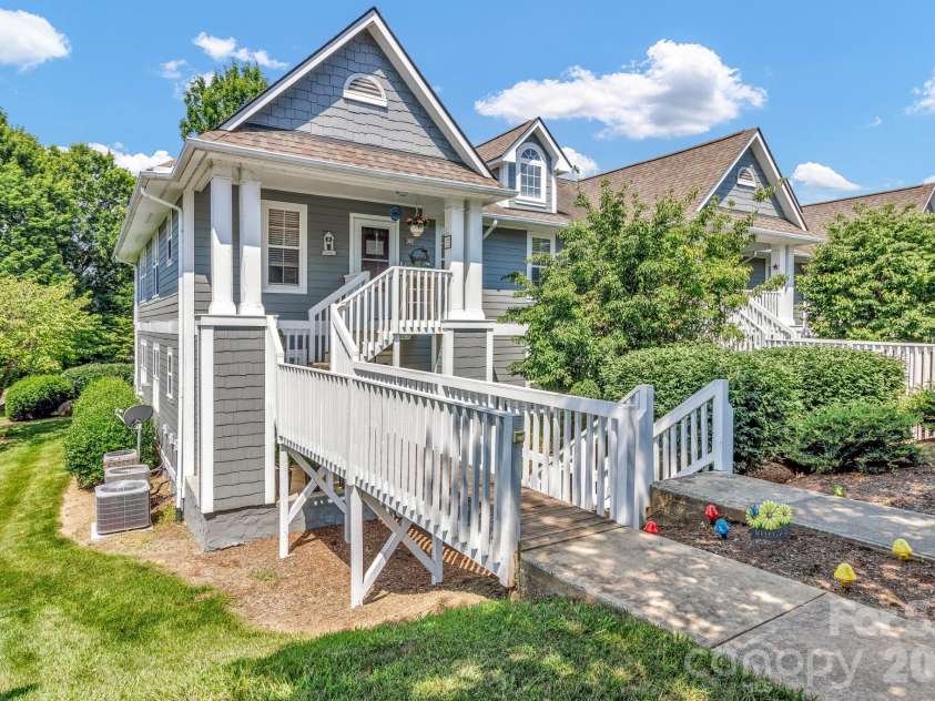 2601 Sagamore Lane, Asheville, NC 28806.  MLS# CAR4396066, YatesRealty ID 34644. End unit