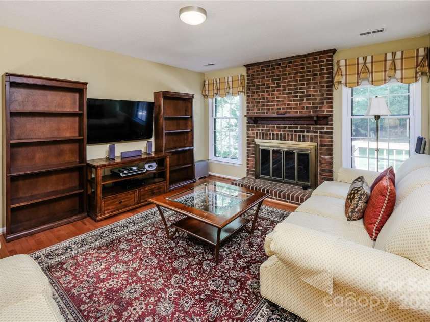 6010 Rexwood Place, Charlotte, NC 28210.  MLS# CAR4295540, YatesRealty ID 34644. 