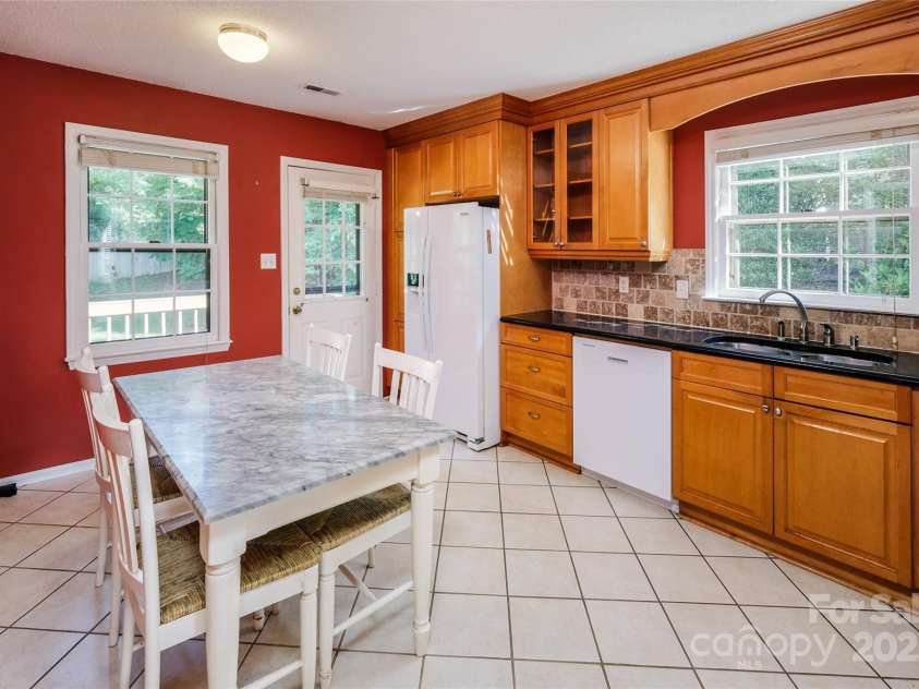 6010 Rexwood Place, Charlotte, NC 28210.  MLS# CAR4295540, YatesRealty ID 34644. 