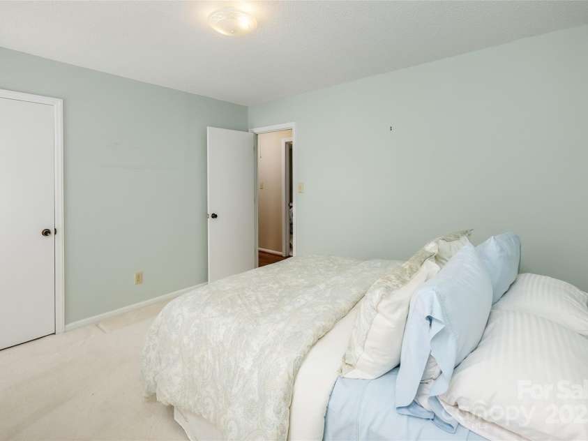 6010 Rexwood Place, Charlotte, NC 28210.  MLS# CAR4295540, YatesRealty ID 34644. 
