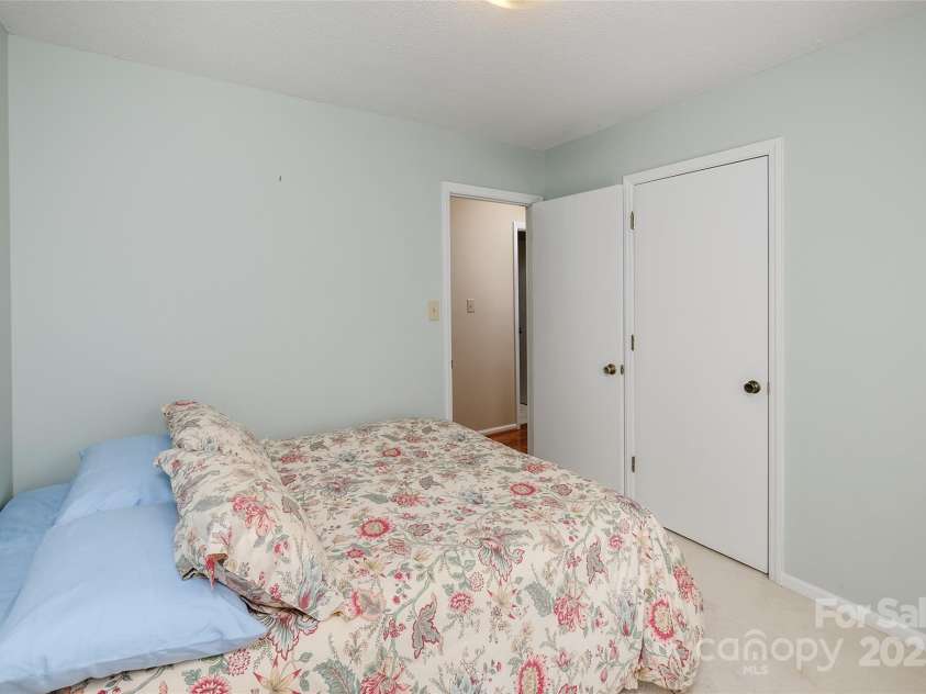 6010 Rexwood Place, Charlotte, NC 28210.  MLS# CAR4295540, YatesRealty ID 34644. 