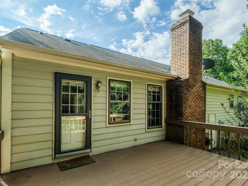 6010 Rexwood Place, Charlotte, NC 28210.  MLS# CAR4295540, YatesRealty ID 34644. 