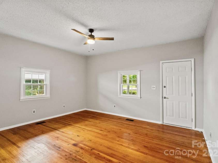 29 Seventh Street, York, SC 29745.  MLS# CAR4333315, YatesRealty ID 34645. 