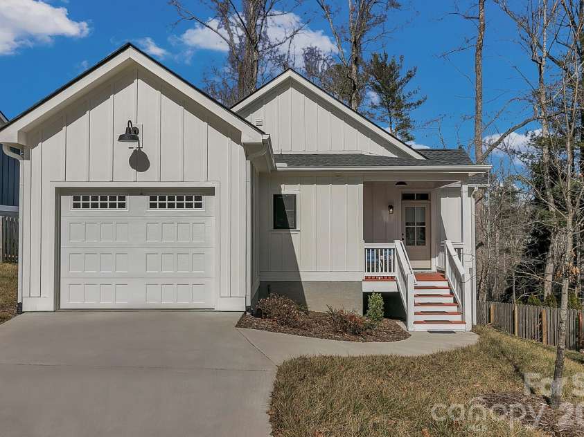 40 Rangeley Drive, Asheville, NC 28803.  MLS# CAR4393684, YatesRealty ID 34645. 
