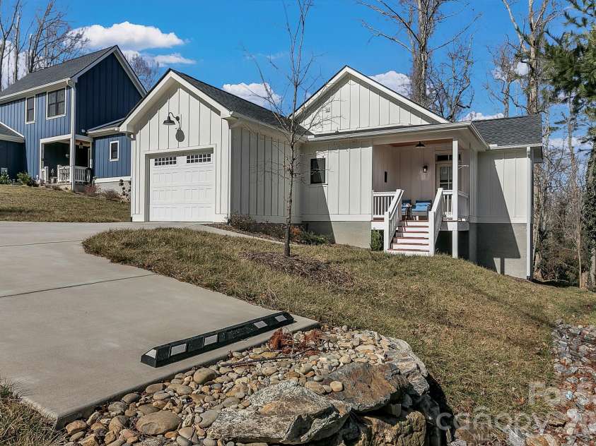 40 Rangeley Drive, Asheville, NC 28803.  MLS# CAR4393684, YatesRealty ID 34645. 