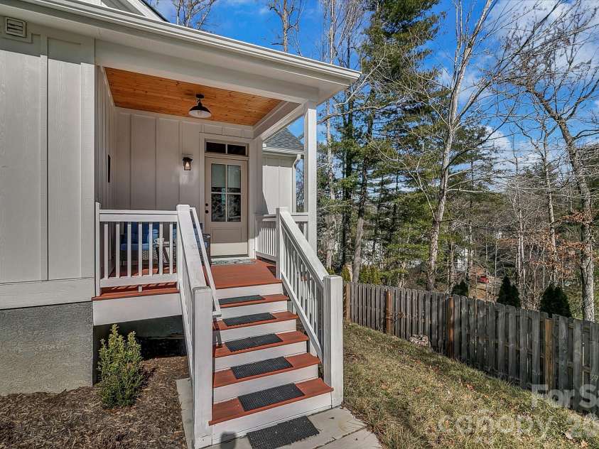 40 Rangeley Drive, Asheville, NC 28803.  MLS# CAR4393684, YatesRealty ID 34645. 