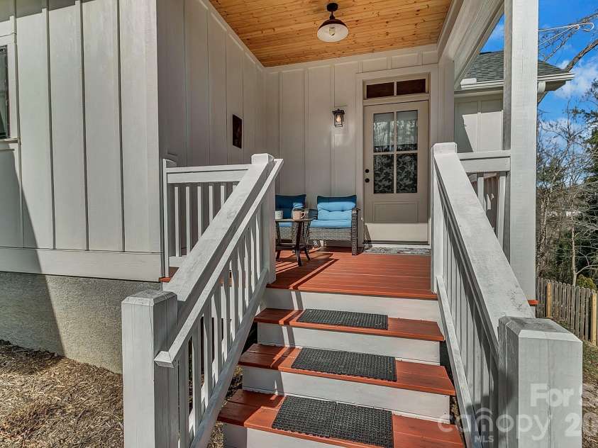 40 Rangeley Drive, Asheville, NC 28803.  MLS# CAR4393684, YatesRealty ID 34645. 