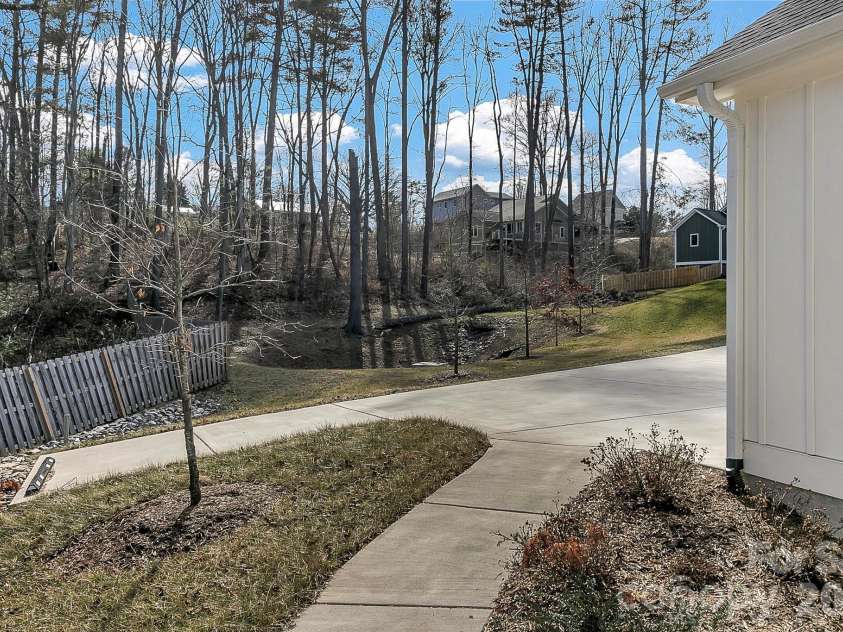 40 Rangeley Drive, Asheville, NC 28803.  MLS# CAR4393684, YatesRealty ID 34645. 
