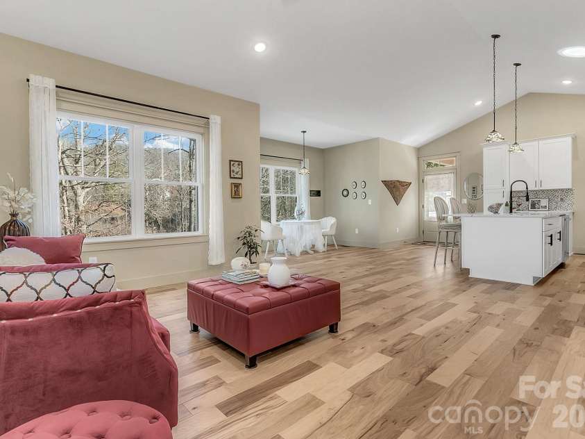 40 Rangeley Drive, Asheville, NC 28803.  MLS# CAR4393684, YatesRealty ID 34645. 