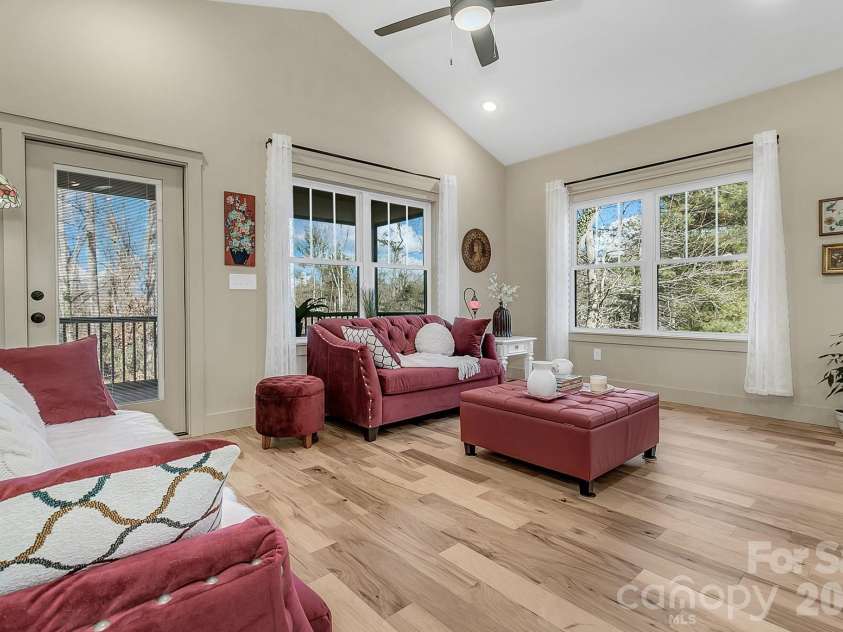 40 Rangeley Drive, Asheville, NC 28803.  MLS# CAR4393684, YatesRealty ID 34645. 